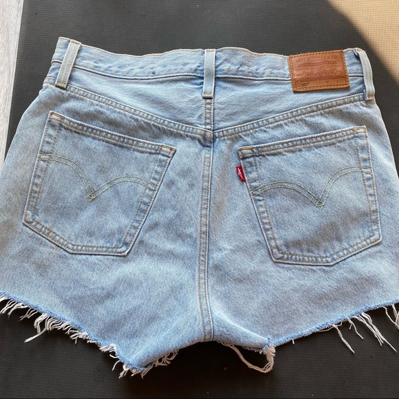 Levi’s jean shorts - Picture 4 of 6